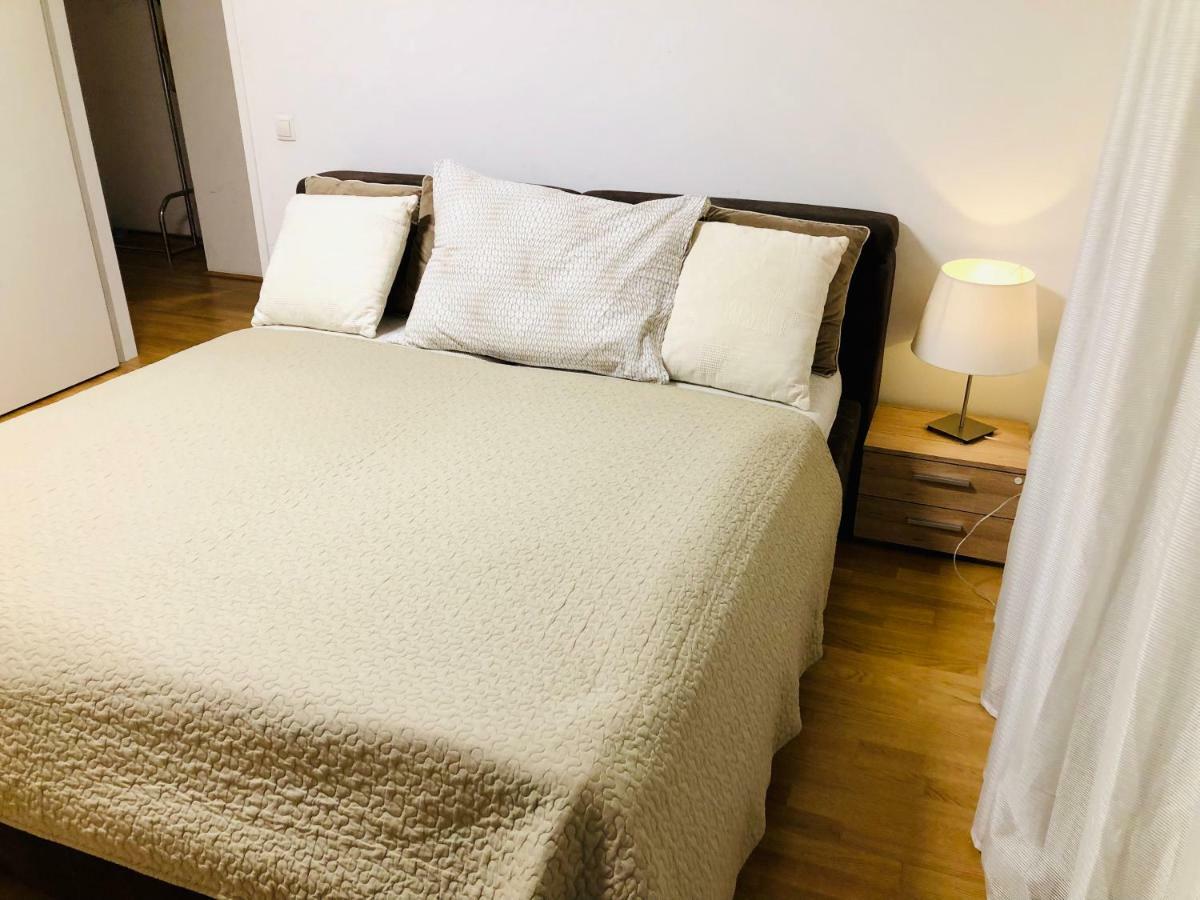 Amazing Austria Center Apartment Near Uno City Viyana Dış mekan fotoğraf